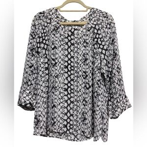 Serein Women's Black & White Snake Print Blouse Size L